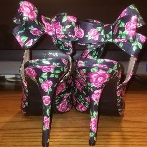 betsey johnson remy pump